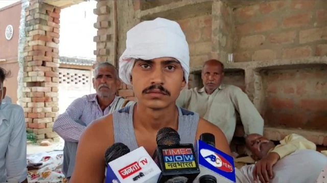 मोहित यादव के भाई मनोज यादव का कहना है कि नौकरी जाने के बाद से वे डिप्रेशन में चल रहे थेर