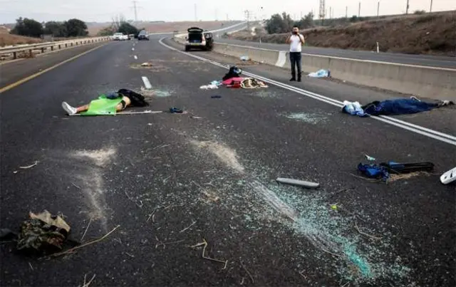 Ibarabara rikuru riri hafi y'igisagara ca Sderot ryari ryuzuye ibiziga vy'abapfiriye muri ico gitero cabaye giturumbuka c'abarwanyi b'Abanyapalestina