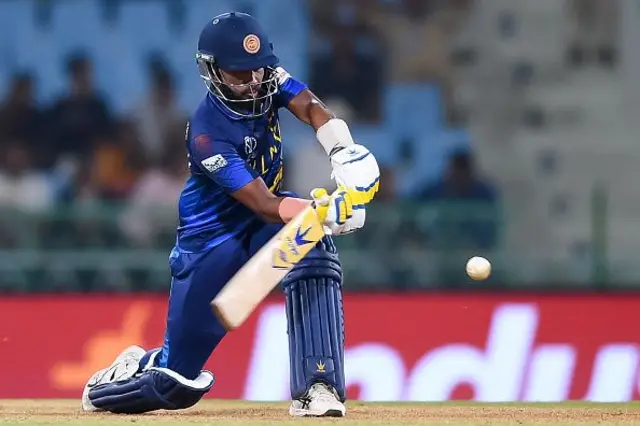 ශ්රී ලංකා ඉනිමේ නැංගුරම ලෙස පිතිකරණයේ යෙදුණු සදීර සමරවික්රම අද තරගයේ දී ද පන්දු 107 කින් ලකුණු 91ක් රැස් කර ගනිමින් ශ්රී ලංකාව ජයග්රහණය කරා ගෙන ඒමට සමත් විය.