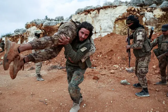 HTŞ üyeleri bir eğitim sırasında 