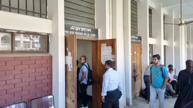 যে কোর্টে রায় ঘোষণা করা হয়েছে তার বারান্দার ছবি