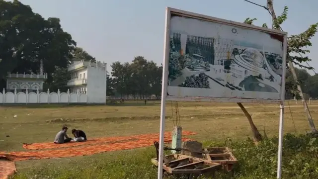 যে জমিতে মসজিদ গড়া হবে সেখানে শামিয়ানা শুকোচ্ছে 