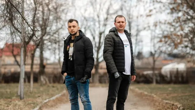 Vitalii (i bubamfu) na Andrii bavuga ko aya maboko y'amaterano abatuma bumva ko bigenga gusumba 