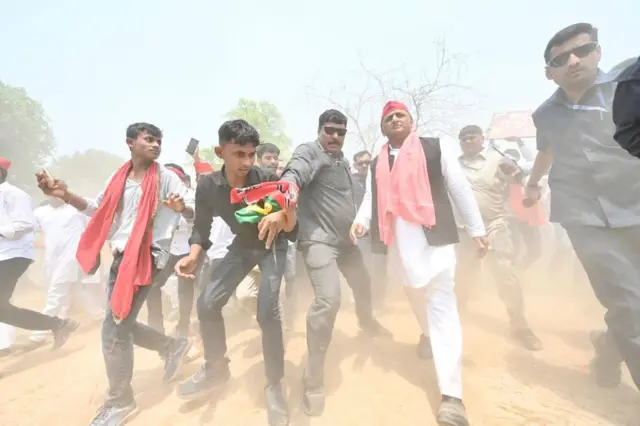 अखिलेश यादव