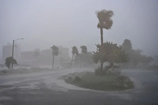 Temporal en Florida con lluvia y viento
