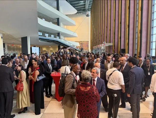 ኣብታ መዲና ዲፕሎማሲ ዓለም ዝኾነት ኣመሪካዊት ከተማ ኒው ዮርክ'ውን ዲፕሎማሰኛታትን ኤርትራውያንን ነቲ ድግስ ተሳቲፎሞ እዮም