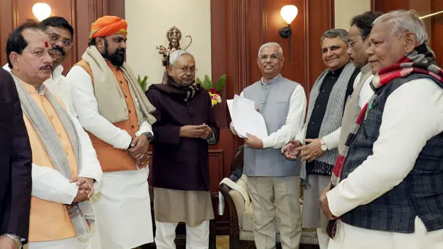 नीतीश के बीजेपी से हाथ मिलाने के बाद बिहार के सियासी समीकरण में बड़ा बदलाव देखा जाता है.