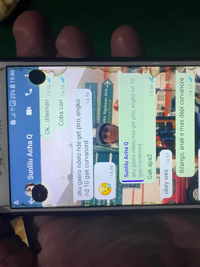 T﻿angkapan layar percakapan terakhir Devi dengan salah satu putrinya.