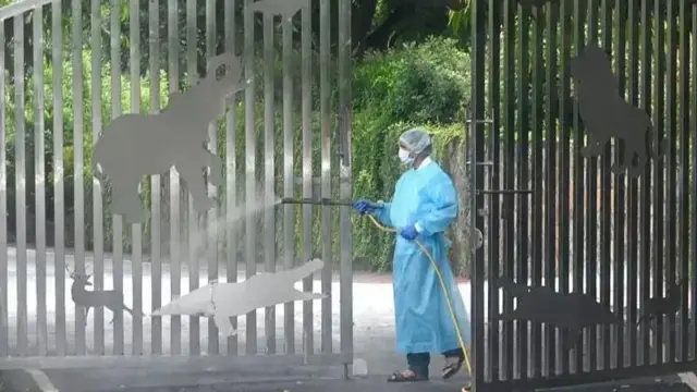 Mlipuko wa mafua ya ndege katika hifadhi ya wanyama ya Delhi ulisababisha kituo hicho kufungwa kwa siku kadhaa mwezi Agosti.