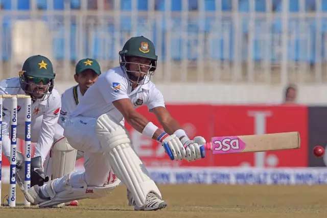 ছয় বছর সময়ে শান্ত জাতীয় দলে টেস্টে খেলেছেন ৪০ ইনিংস, ২৫ গড়ে রান তুলেছেন তিনি।