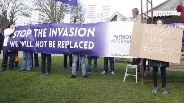 ਇੱਕ ਖੁਫੀਆ ਬੀਬੀਸੀ ਰਿਪੋਰਟਰ ਨੇ ਇੱਕ ਸਾਲ ਸੱਜੇ ਪੱਖੀ ਸਮੂਹਾਂ ਦੀ ਜਾਂਚ ਕਰਨ ਵਿੱਚ ਬਿਤਾਇਆ