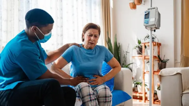 पथरी के कारण पेट में दर्द हो सकता है