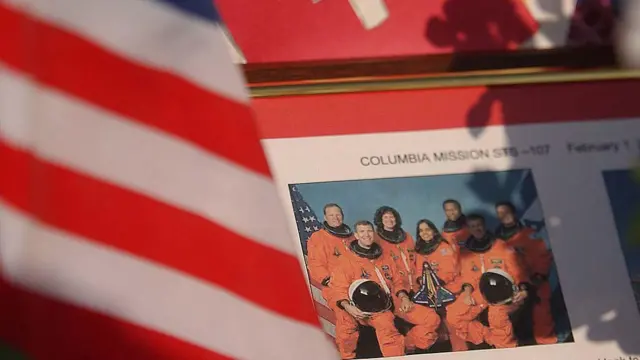 Una foto de los 7 astronautas que murieron en el Columbia 