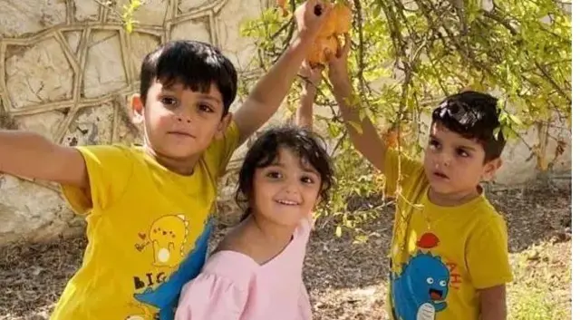 حورا چهار ساله با پسرعموهایش - هر سه در این حمله کشته شدند