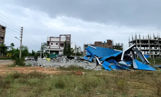 ధ్వంసమైన నవీన్ రెడ్డి షాప్