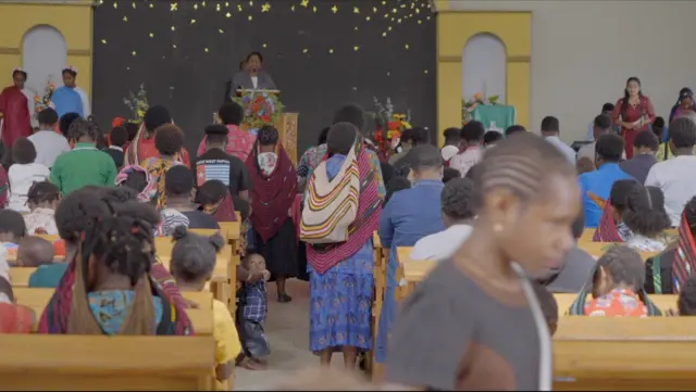 Para pengungsi Nduga dan warga beribadah di Gereja Klasis Baliem Tengah, Jemaat Weneroma, Sinakma, Wamena.
