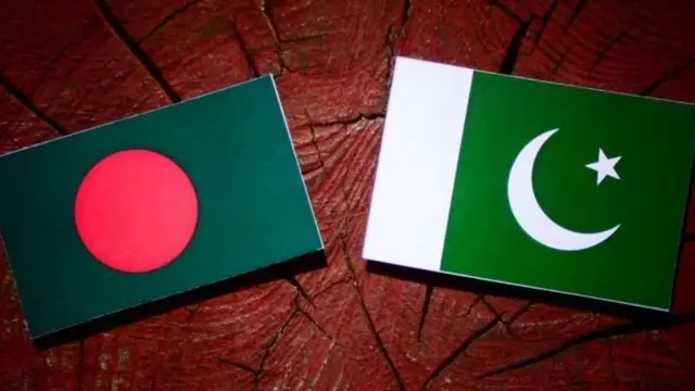 বাংলাদেশ ও পাকিস্তানের পতাকা
