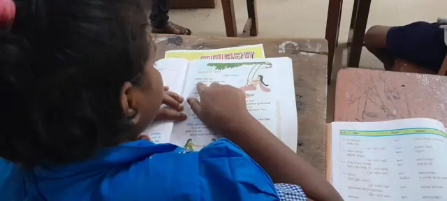 ओडिशा के टीचर्स का कहना है कि उन पर बच्चों को पढ़ाने के अलावा दूसरे कामों का भी बोझ है