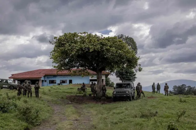 ኣብ ዲሞክራስያዊት ሪፓብሊክ ኮንጎ ዝርከቡ ወተሃደራት ሓይሊ ዞባ ምብራቕ ኣፍሪቃ ኣብቲ ብዓርቢ ዓመጽቲ ኤም23 ዘረከብዎ መዓስከር ሓለዋ ደው ኢሎም