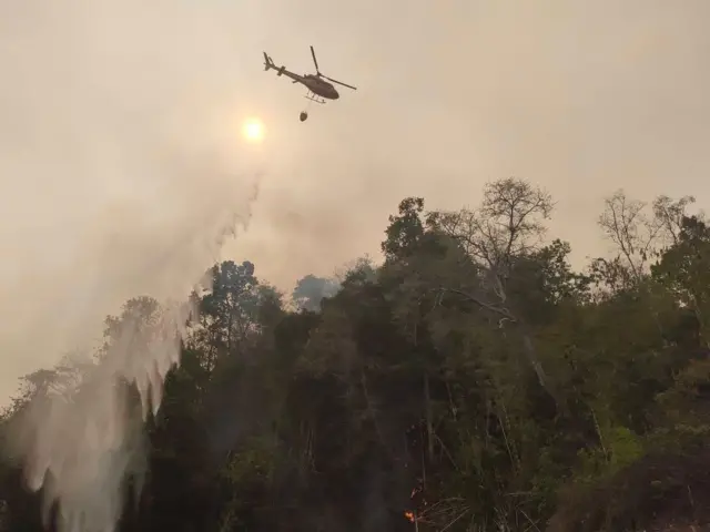 ภาพเจ้าหน้าที่ดับไฟป่า 