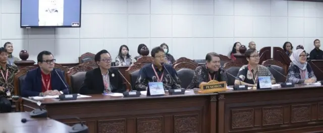 Para pemohon menghadiri sidang pertama uji materi terkait UU Nomor 7 Tahun 2021 tentang Harmonisasi Peraturan Perpajakan ke Mahkamah Konstitusi.