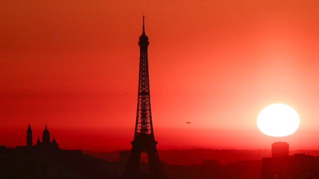 چارواکو وویل د ایفل برج سر به د جولای په لومړۍ او دویمه نېټه ټوله ورځ تړلی وي