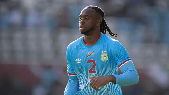 Aaron Wan-Bissaka mai wasa a West Ham United, wadda za ta buga Championship a baɗi