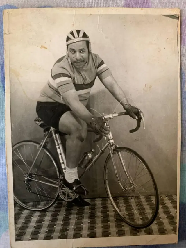 Garee Olompikii bara 1956 Melbarn irratti biyya bakka bu'an keessaa tokko Garramoo Damboobaadha