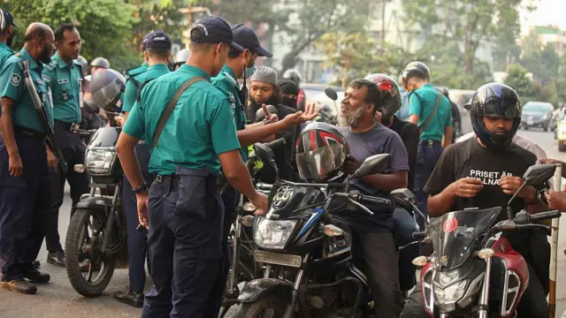 প্রটোকলের দায়িত্ব কমে যাওয়ায় পুলিশ সদস্যরা এখন আইনশৃঙ্খলা রক্ষায় আগের বেশি সময় দিতে পারছেন বলে জানিয়েছে ডিএমপি