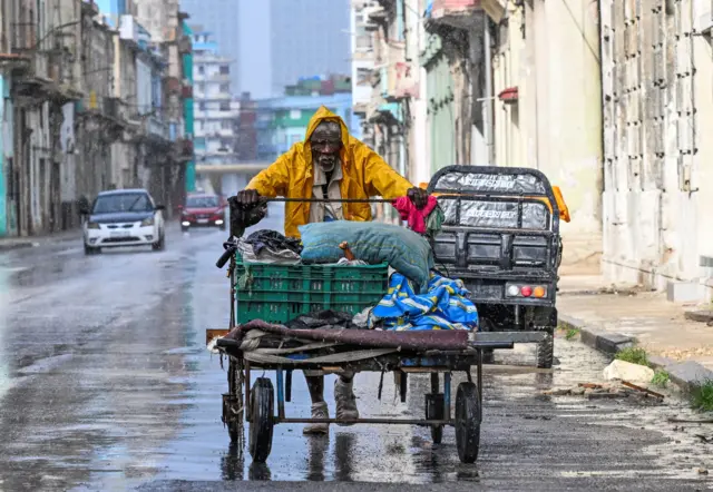 Toàn cảnh một con phố ở Havana ngày 17/3/2026. Cuba đã khẩn trương khôi phục điện sau sự cố mất điện trên toàn quốc xảy ra cùng ngày, đúng lúc Tổng thống Mỹ Donald Trump tuyên bố ông sẽ “tiếp quản” nước này.