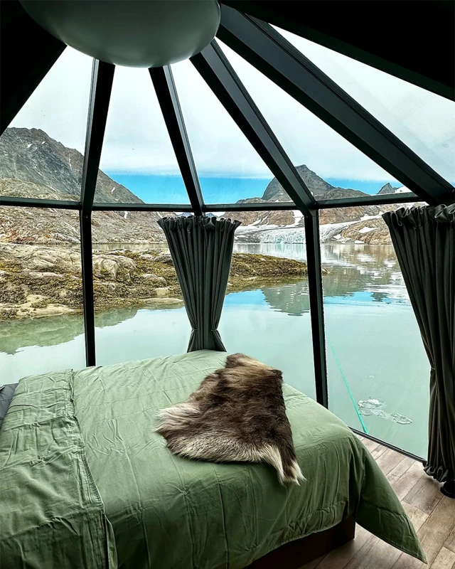 Кімната зі скляною стелею