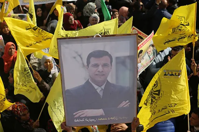 كان دحلان يعد من أكثر الشخصيات المثيرة للجدل داخل حركة فتح