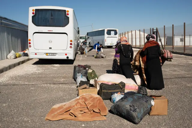 لاجئون سوريون في الأردن يتهيأون للعودة لبلادهم