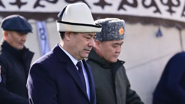 Президент Садир Жапаров ва Қамчибек Ташиев 