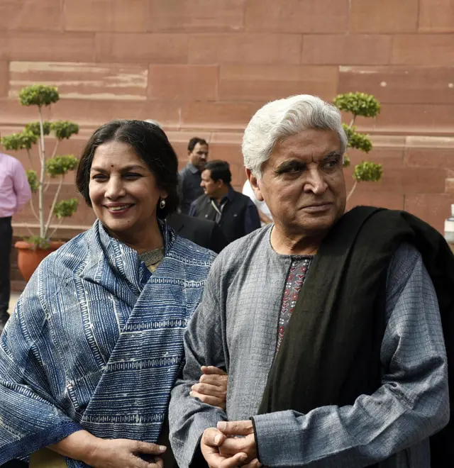 शबाना आज़मी अपने पति जावेद अख़्तर के साथ (2015) 