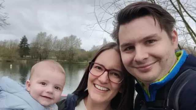 निक, त्यांची पत्नी जेर्जिना आणि मुलगा ब्रॅनिमीर 