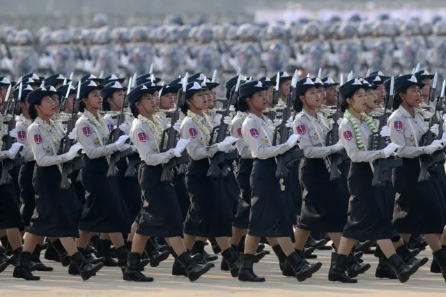 တပ်မတော်နေ့ အခမ်းအနားမှာမြင်ရတဲ့ စစ်သမီးတွေ