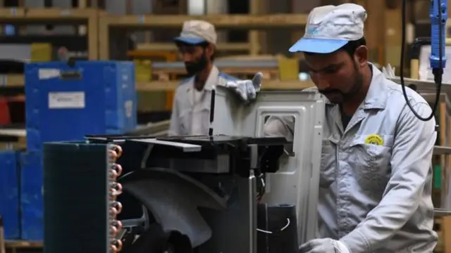 ભારતના ડેટા સી ગ્રેડ, આઈએમએફની ટિપ્પણી, ભારતના અર્થતંત્રનો વિકાસદર કેટલો, જીડીપી ડેટા ભારત અને કોંગ્રેસ સામ-સામે, સંગઠિત ક્ષેત્ર તથા અસંગઠિત ક્ષેત્રના આંકડામાં તફાવત, બીબીસી ગુજરાતી 