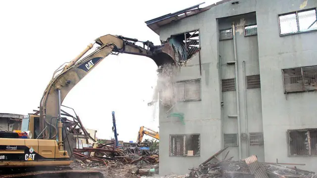 Ọkọ katakata to n wo ile