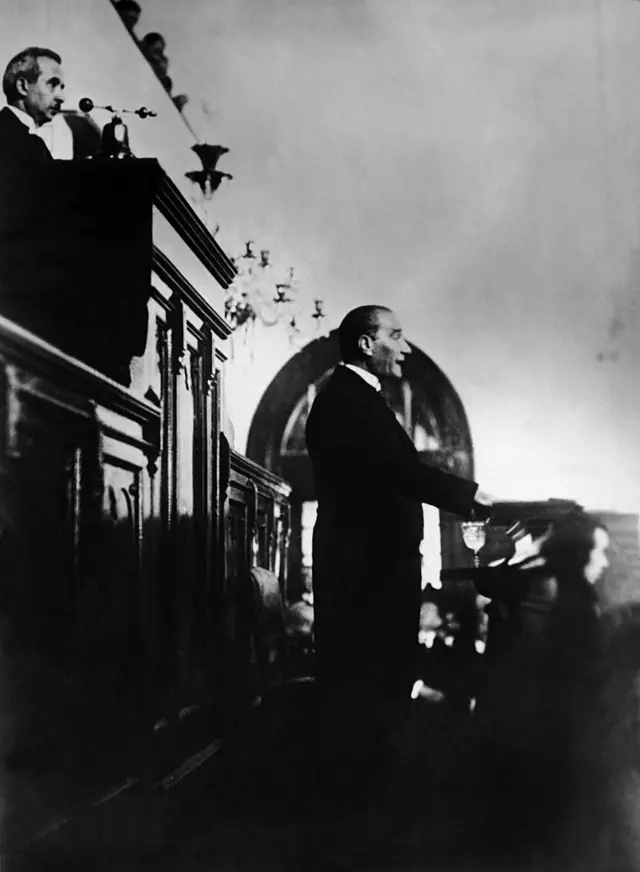 Mustafa Kemal mecliste