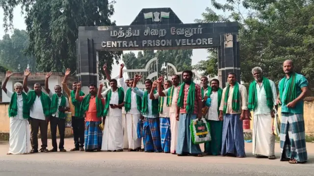 அனுமதியின்றி ஏரியில் மண் அள்ளப்பட்டதாக விவசாயிகள் குற்றம் சுமத்துவது குறித்து திருவண்ணாமலை மாவட்ட ஆட்சியர் தர்ப்பகராஜிடம் பிபிசி தமிழ் பேச முயன்றது. 