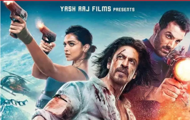 शाहरूखच्या पठाण चित्रपटाचे पोस्टर