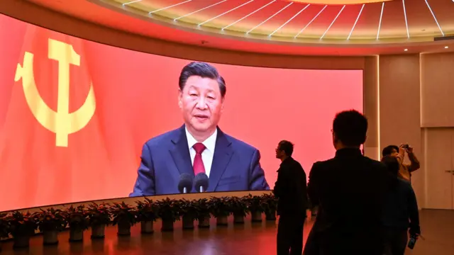 Европанын талаптарын канааттандыруу үчүн Кытайдын Коммунисттик партиясы менен Си Цзиньпин бийликти эл менен бөлүшүшү керек дейт эксперттер. Мындан үмүт жок