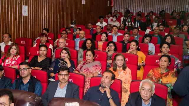 चलचित्र विकास बोर्डको हलमा चलचित्रकर्मीहरू