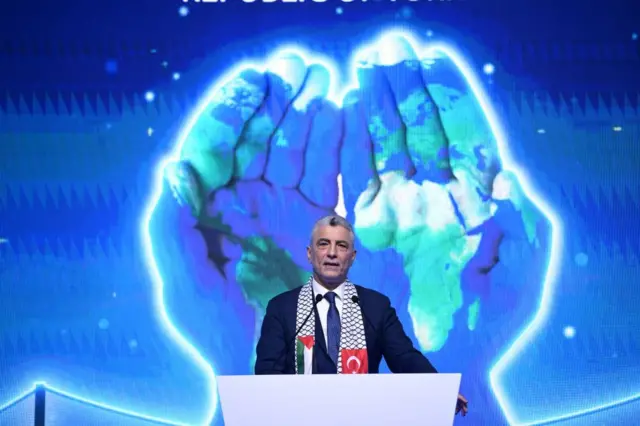 Ticaret Bakanı Ömer Bolat'ın 27 Kasım'da, İslam İşbirliği Teşkilatı Helal Fuarı'nda konuşuyor. 