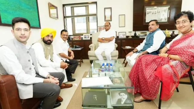 दिल्लीचे मुख्यमंत्री अरविंद केजरीवाल मुंबईच्या दोन दिवसांच्या दौ-यावर होते.