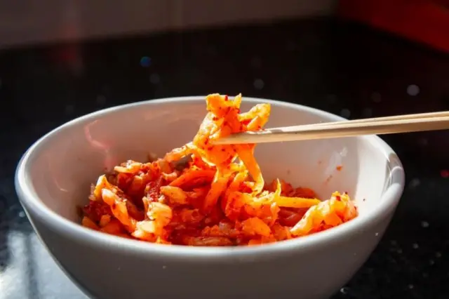 કોરિયન ફૂડ કિમચી, આથોવાળો ખોરાક, સ્વાસ્થય, બીબીસી ગુજરાતી