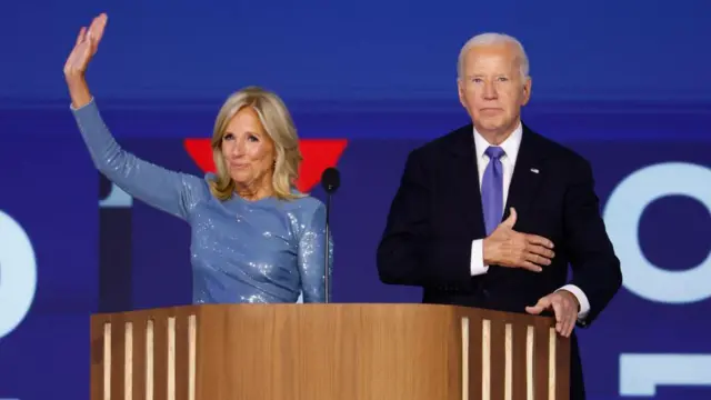 பைடன் தனது மனைவி ஜில் பைடனுடன்