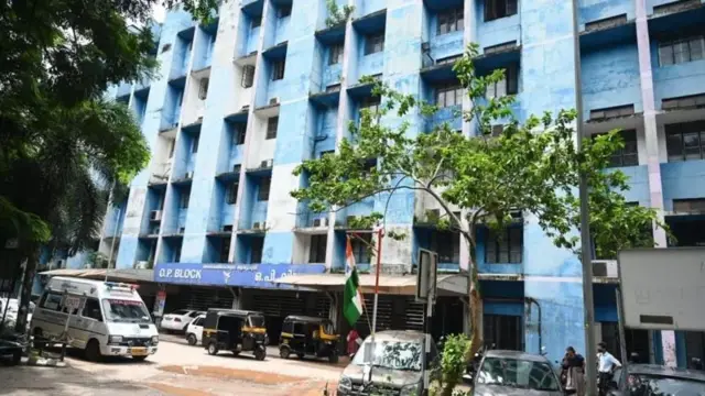 கேரளா, லிஃப்ட், ரவீந்திரன் நாயர்