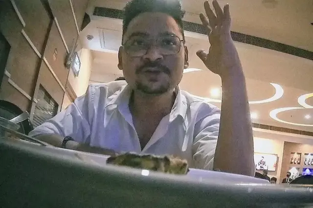 Bila kujua alikuwa akirekodiwa, Vishal Chaurasia alielezea jinsi "atawatesa" wateja ili kulipa.